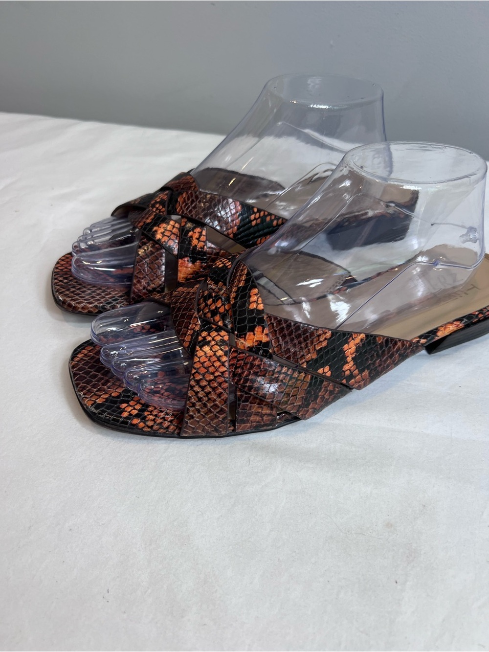 Naturalizer Ashford slide sandals featuring a brown snakeskin print size 9.5